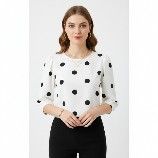 Gestipte dames blouse wit – vooraanzicht op model – Brunelle