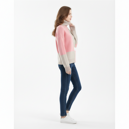 Model draagt contrast-kleur coltrui roze – zijaanzicht met casual styling