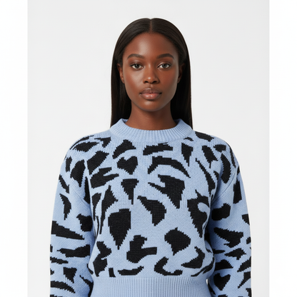 Close-up breisel en print detail trui luipaardprint blauw – ronde hals